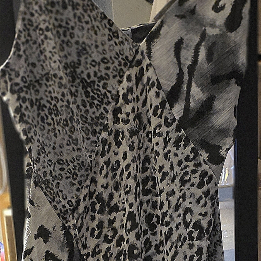 Leopard Print Sleeveless DesigDress So Beautiful . Tight Around My Bust Line 44D
